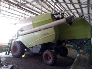    Claas Tucano 320    - 