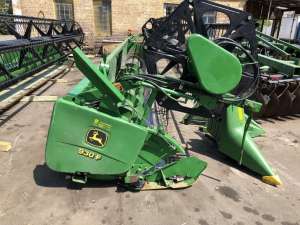   9  John Deere 930 - 