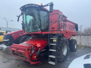   Case Axial-Flow 8250, 275 000$ - 