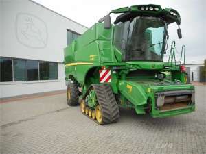   JOHN DEERE S690