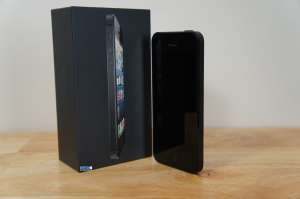  . Samsung Galaxy S5, Apple iPhone 5s - 