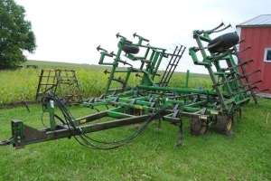  John Deere 960 8 . ֲ 13 800 $