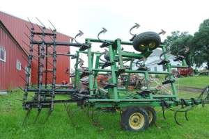  John Deere 960 8 . ֲ 13 800 $