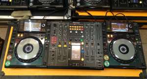  Pioneer CDJ 2000 Nexus   - 