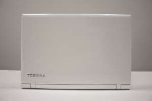  Toshiba SATELLITE L50-C i7-5500U 8GB 1TB 930M FHD