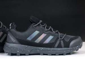 i :  Adidas Terrex