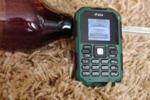 IPake Q8    GSM   / 1,5  ,    Bluetooth V2