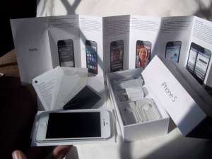 iPhone 5 64GB, Samsung Galaxy SIV BlackBerry Z 10 Alfa, Porsche P9981, Nokia Lumia 800 - 