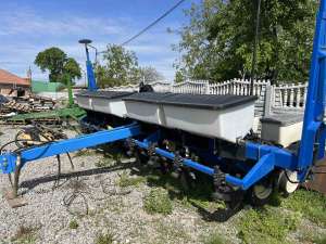 Kinze 3000, 8 , / 49000$ - 