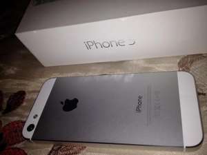 unlocked iphone 5 64gb- $ 600 - 