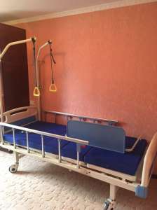 Продается медицинская кровать для людей с ограниченными возможностями - объявление
