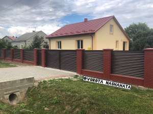 Стовпи на паркан Николаевка, Одесская. Огорожа під клінкерну цеглу.Суцільні стовпчики - оголошення