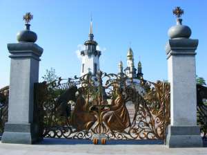 Экскурсия в Храмовый комплекс (с. Буки). Маленькая Швейцария.
